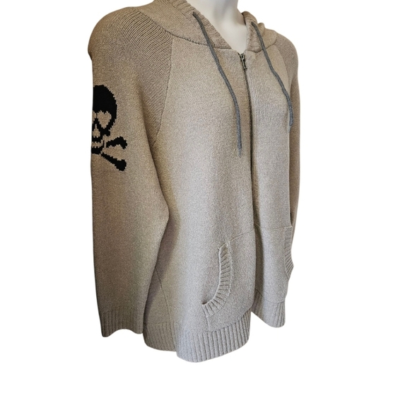 TORRID Plus Size Gray & Black Hooded Skull Graphic Jacket Size 2X-3X - Picture 8 of 16